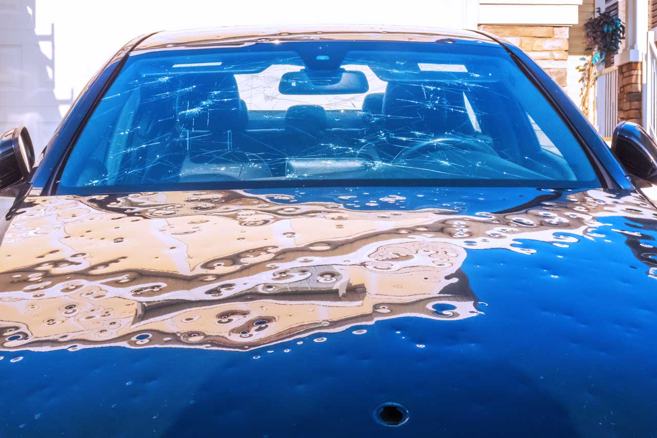 雹害を受けた車